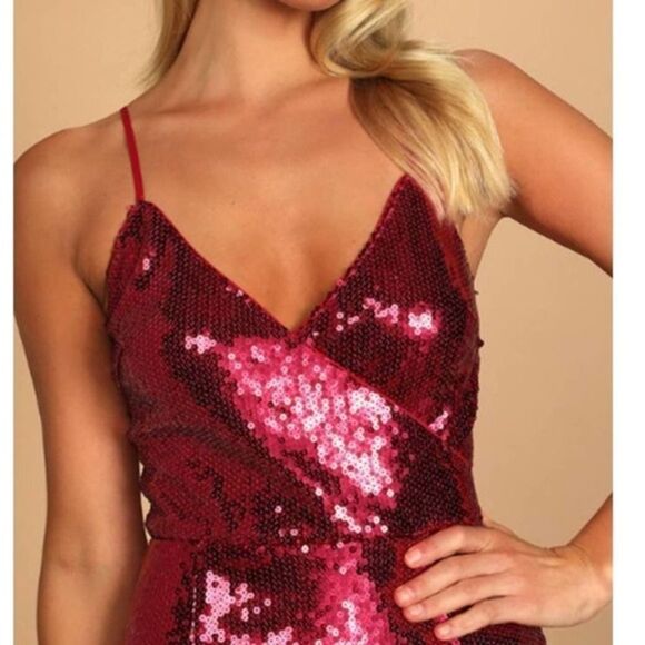 Lulu's Women's Bodycon Cocktail Dress Lined Sequin Asymmetrical Wine Red Small - Picture 3 of 4